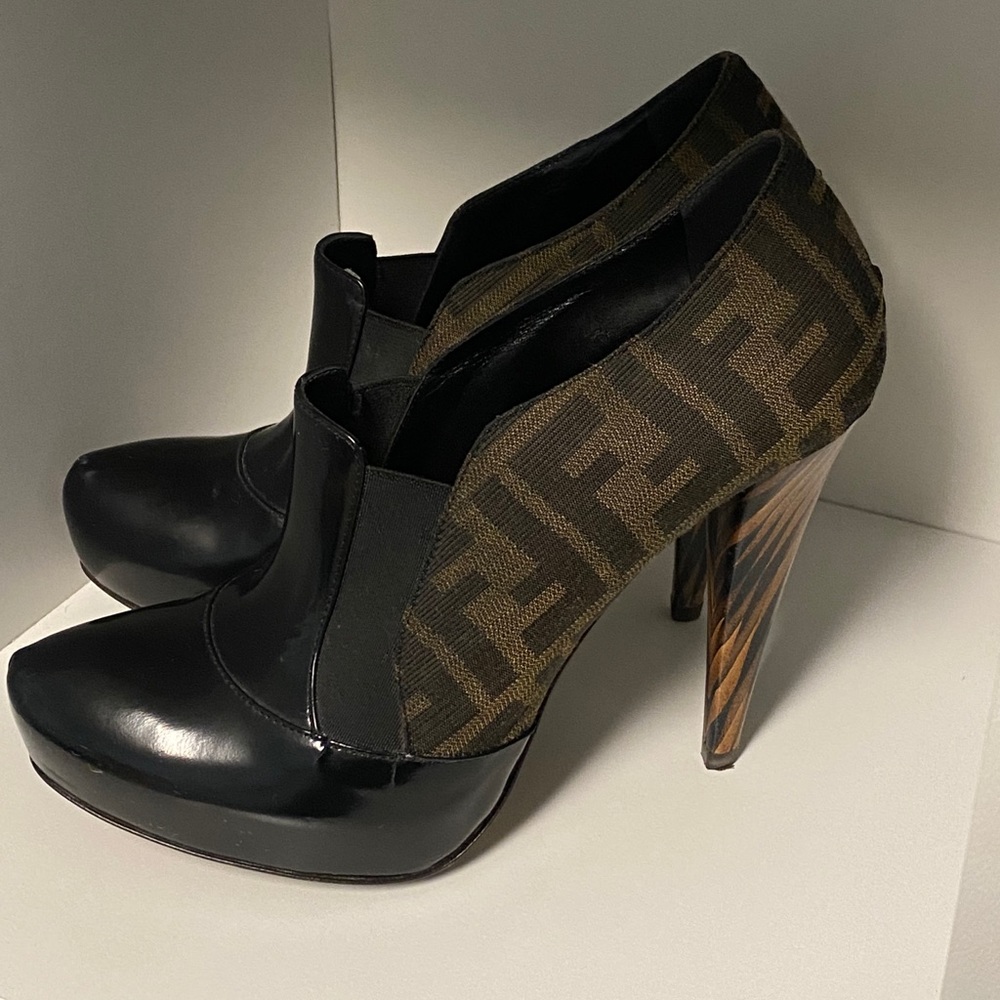 Fendi logo booties size 37 ( brown & black)